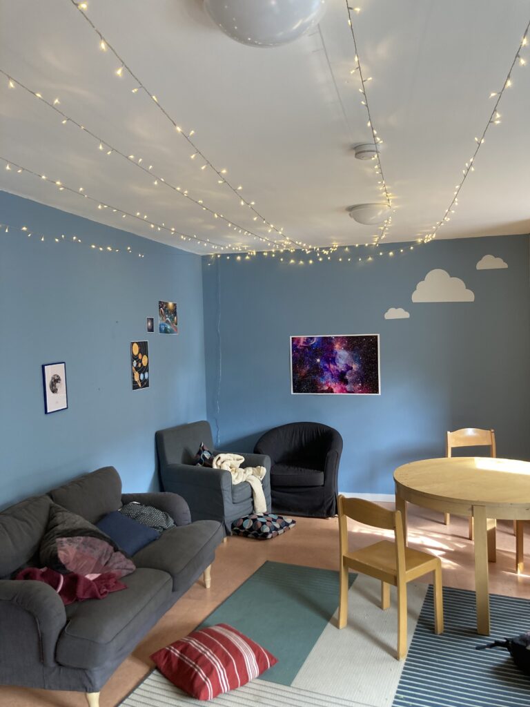 Nuovi arredi per la "chill room"