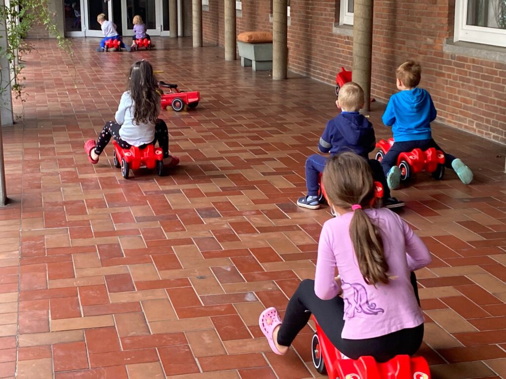 Neue Ausstattung für Kinderbetreuung in einer Notunterkunft