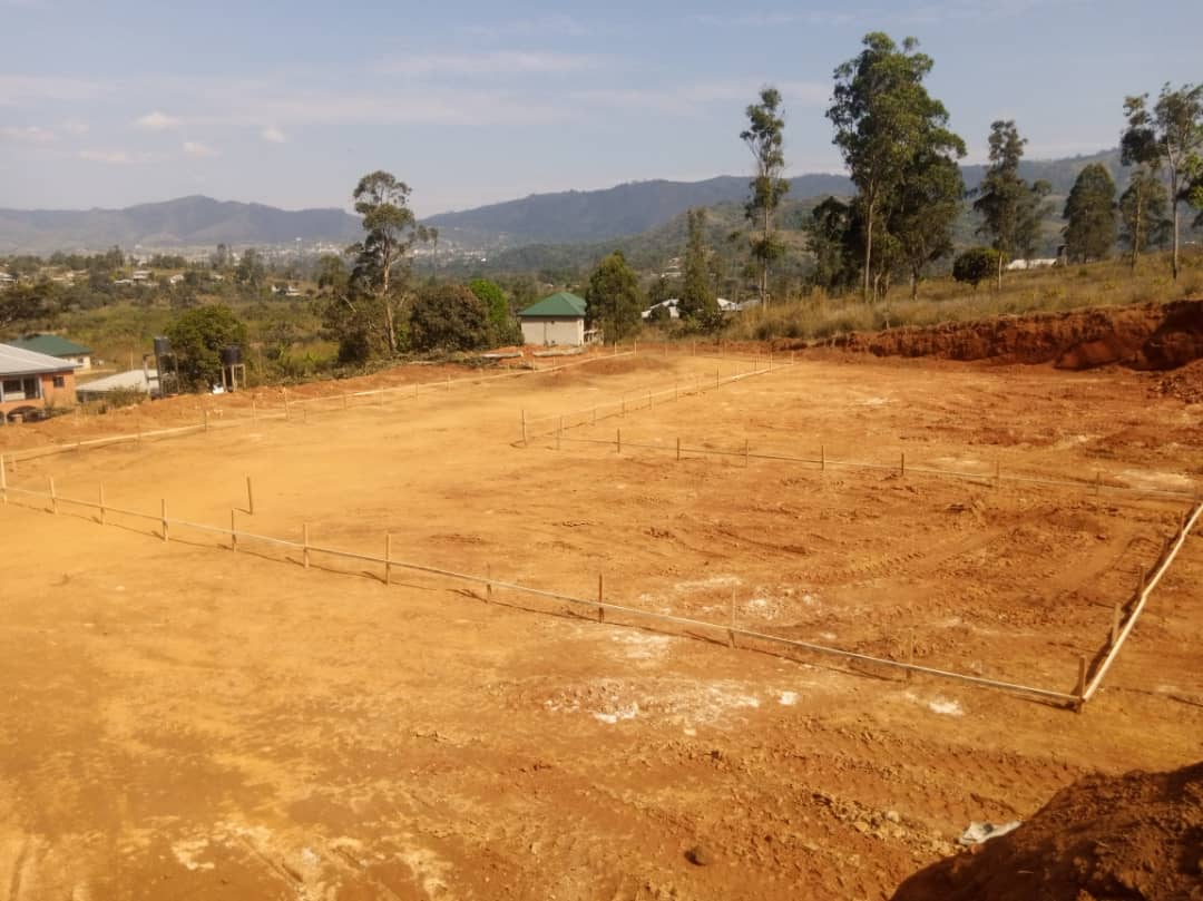 Plattegrond uitgezet in Bamenda voor de bouw van het safe house.