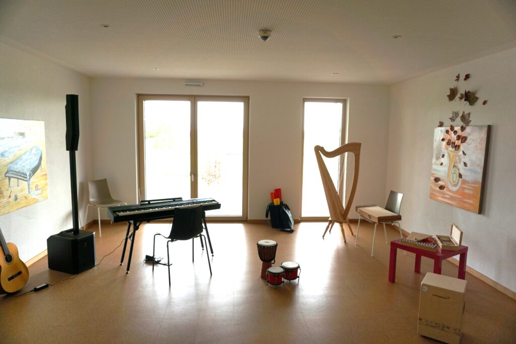 Nuovi strumenti musicali per la sala di musicoterapia di Haus ANNA