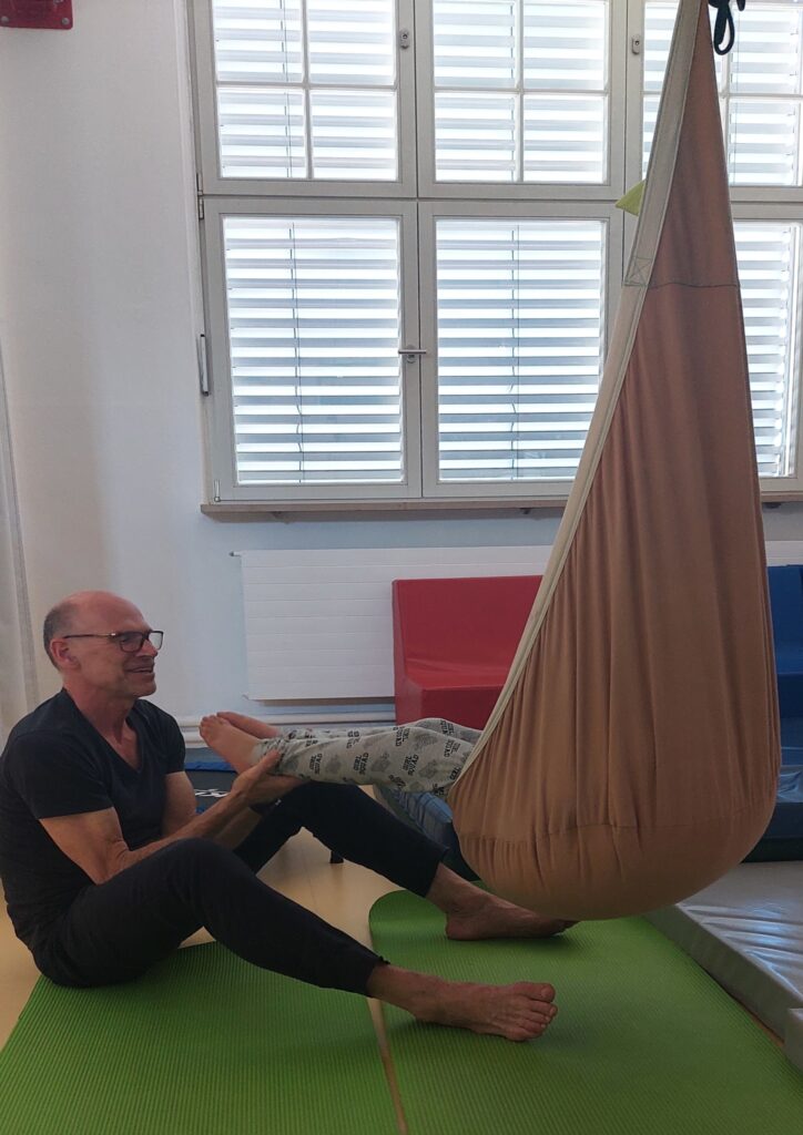 Relax con grotta sospesa nella sala multifunzionale