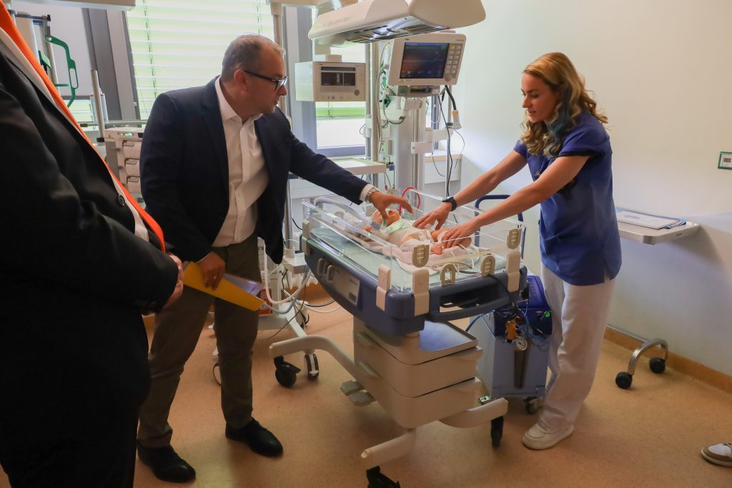 Alexander Weiss und Chefarztin Dr Saskia Wunderlich